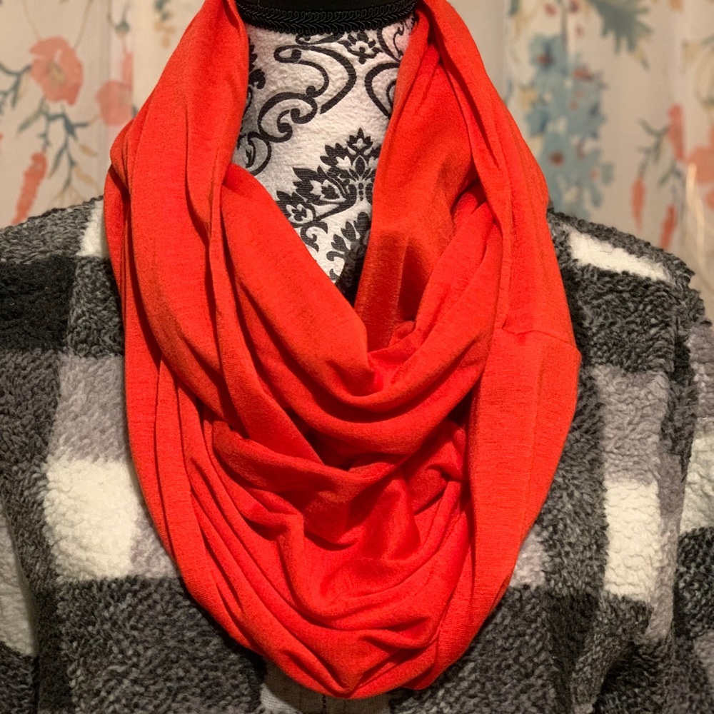 Scarf with a twist